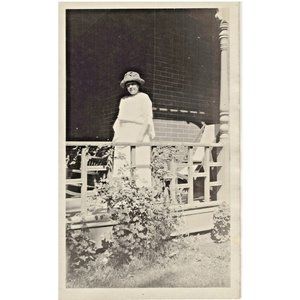 Victorian Photo 1922 Carrie Mitchel Smith Tulsa  u Oklahoma Standing Porch Origi